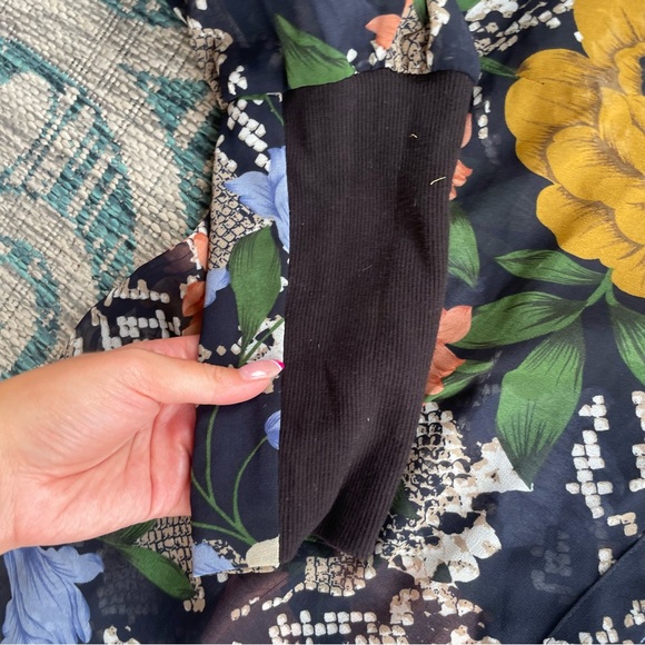 CAbi 3762‎ Snake Charmer Blouse - Picture 5 of 8